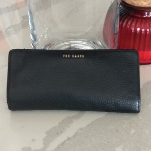 Women’s leather wallet